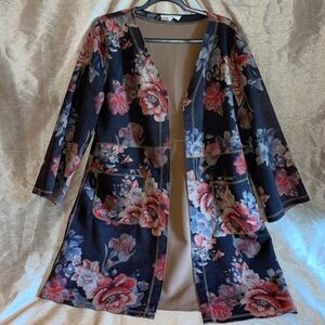 NWOT.  Solitaire Unique women’s coat topper.  Size Large